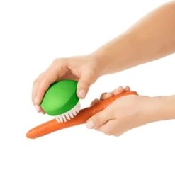 Vegetable Brush -Oxo gg 33781 4a